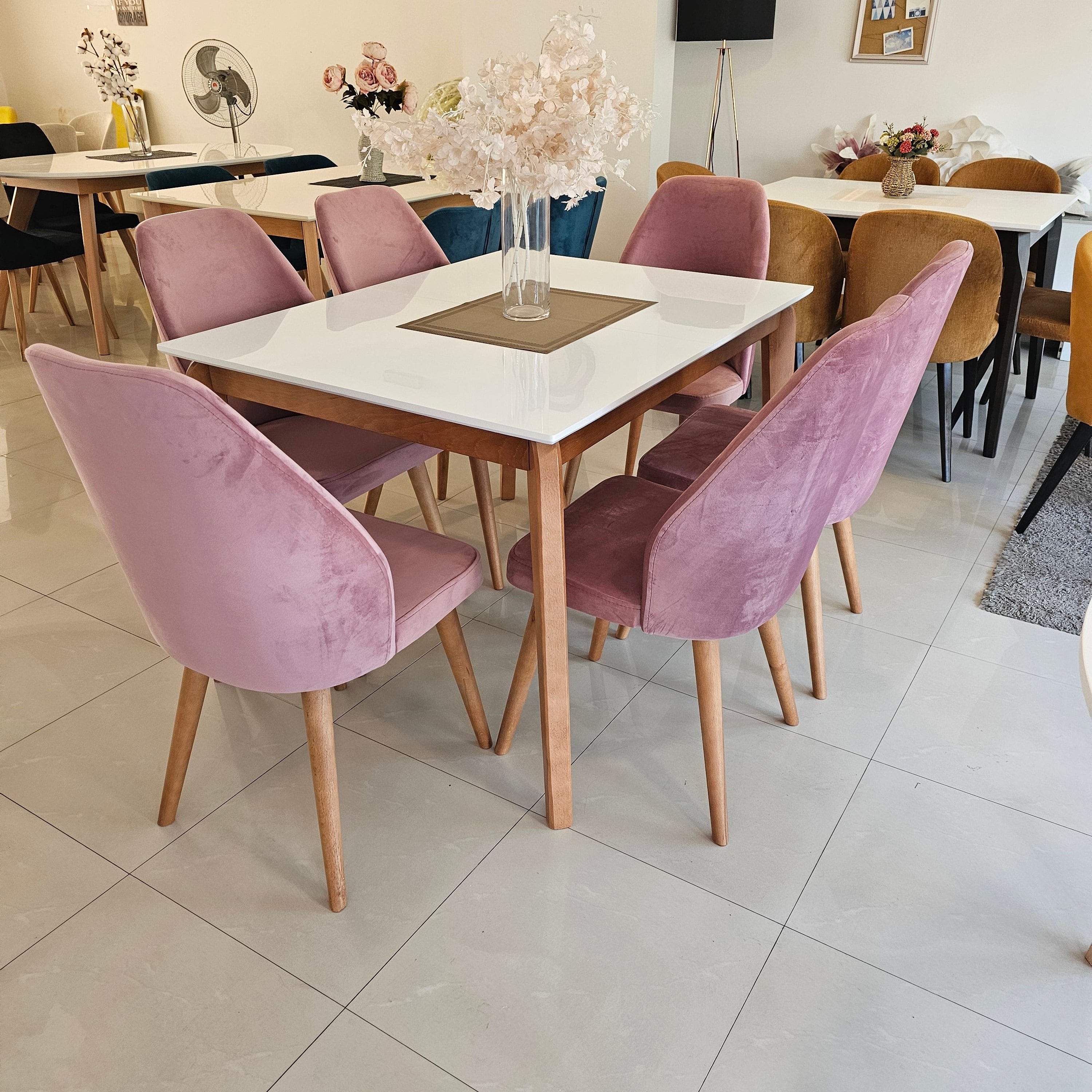 jedilniška garnitura, raztegljive jedilne mize /
Dinning set Torino + Atlantic
Трпезариска Маса Торино / Trpezariska Masa Torino
Dinning Table Torino / Трпезариска Маса Торино / Trpezariska Masa Torino / Jedilna miza Torino